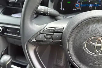 Toyota Yaris Design Automatic Petrol-Electric Hybrid Hatchback - Stock Number (1673772) - 4th supplementary image