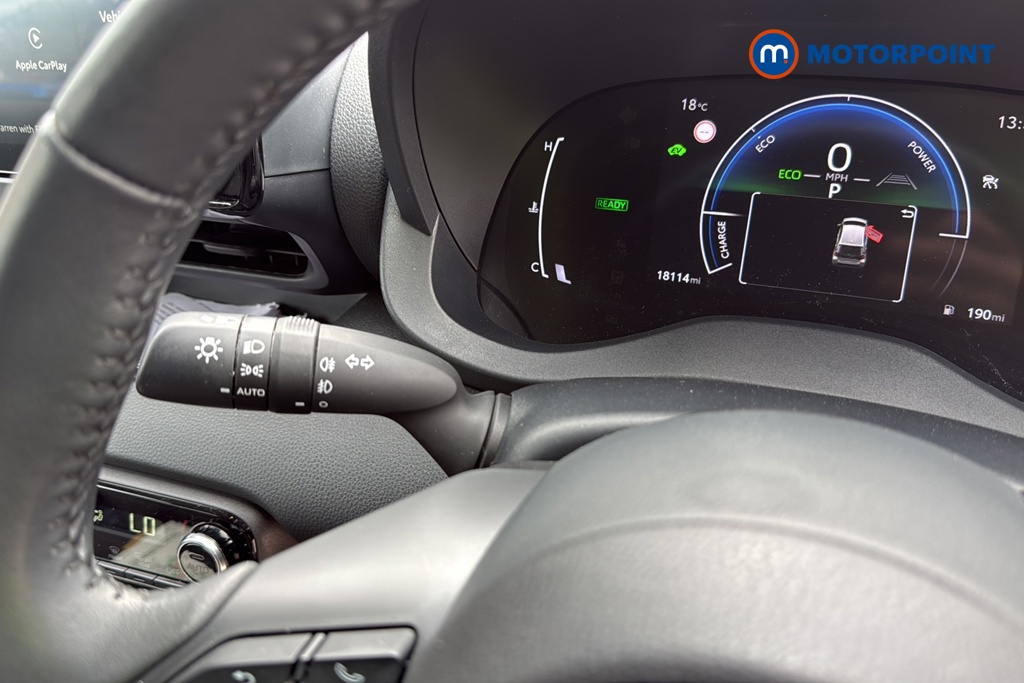 Toyota Yaris Design Automatic Petrol-Electric Hybrid Hatchback - Stock Number (1673772) - 5th supplementary image
