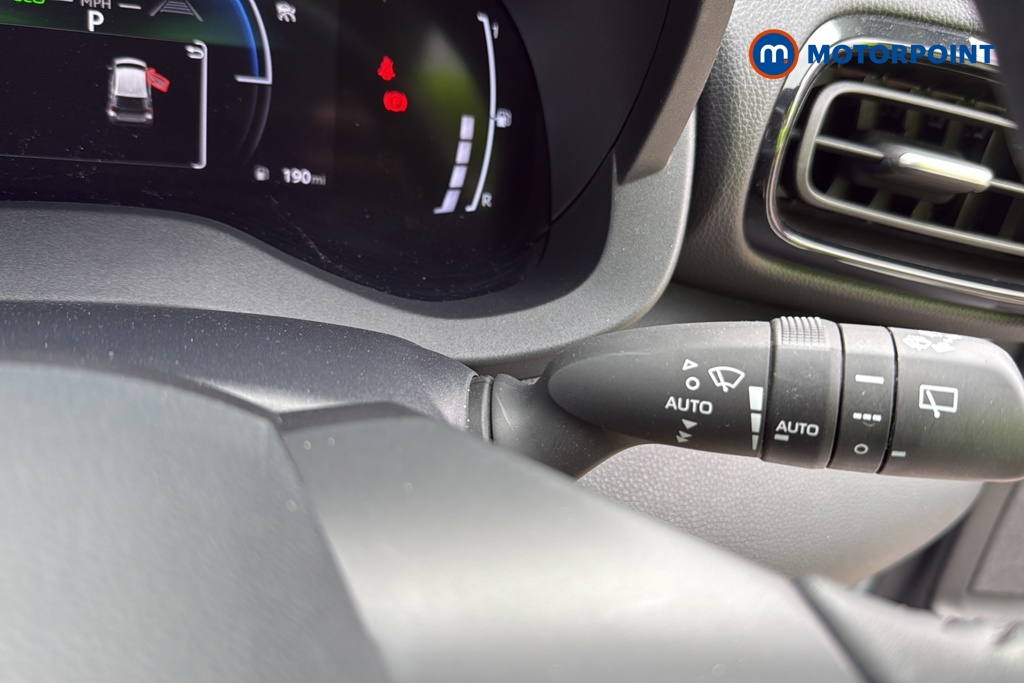 Toyota Yaris Design Automatic Petrol-Electric Hybrid Hatchback - Stock Number (1673772) - 6th supplementary image