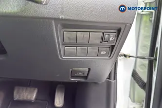 Toyota Yaris Design Automatic Petrol-Electric Hybrid Hatchback - Stock Number (1673772) - 11th supplementary image