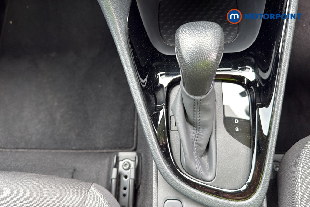 Toyota Yaris Design Automatic Petrol-Electric Hybrid Hatchback - Stock Number (1673772) - 15th supplementary image