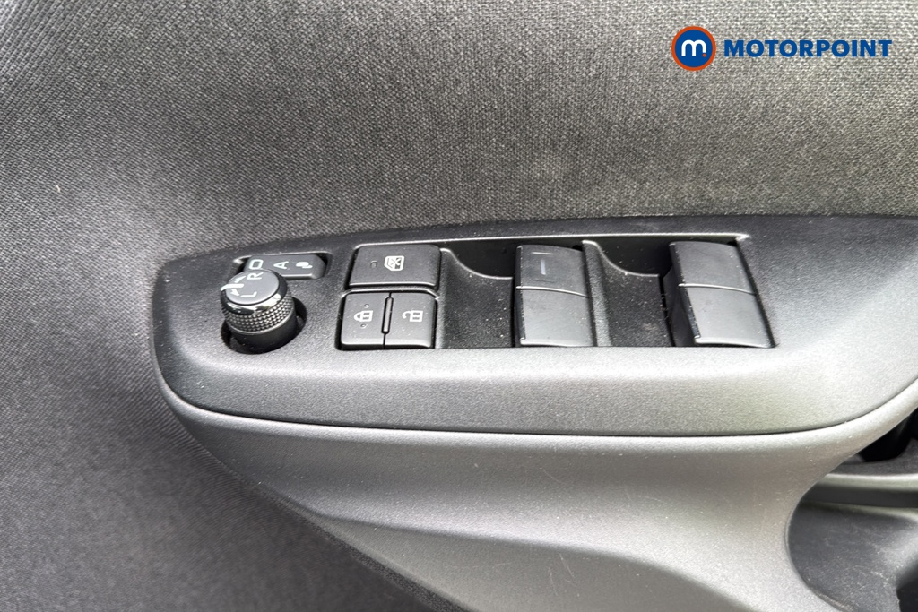 Toyota Yaris Design Automatic Petrol-Electric Hybrid Hatchback - Stock Number (1673772) - 19th supplementary image