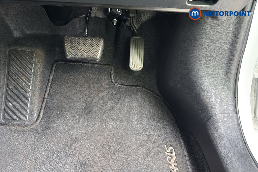 Toyota Yaris Design Automatic Petrol-Electric Hybrid Hatchback - Stock Number (1673772) - 24th supplementary image