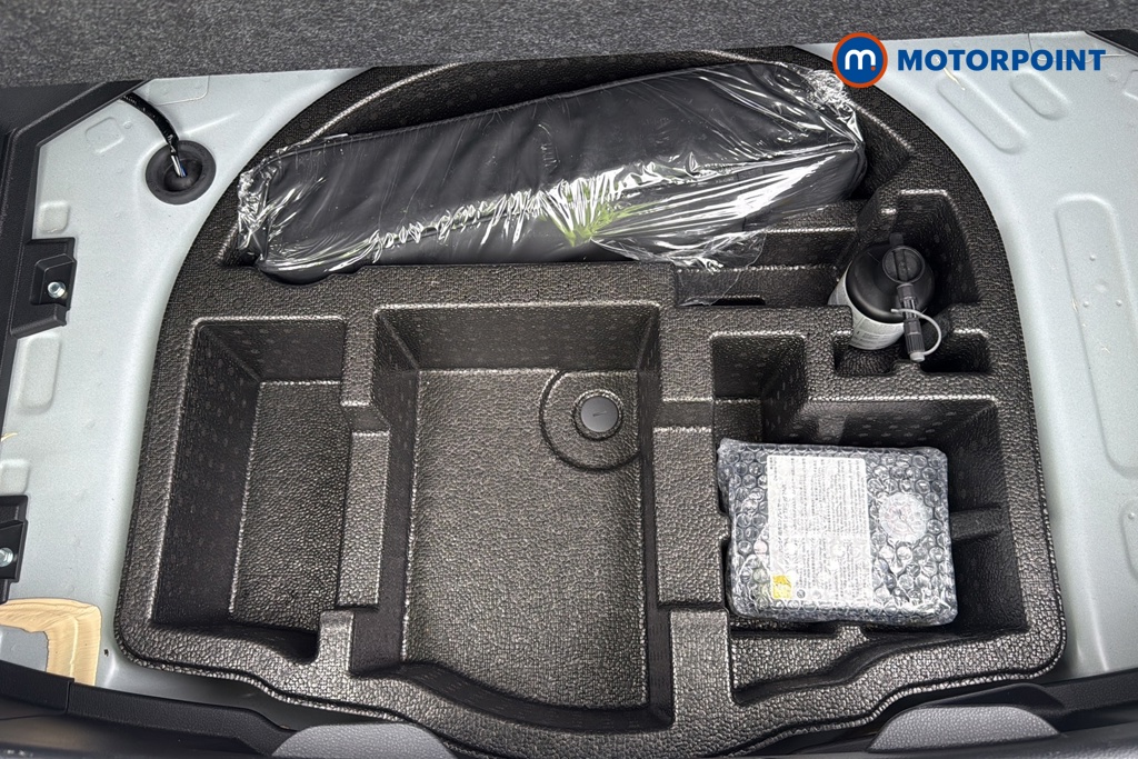 Toyota Yaris Design Automatic Petrol-Electric Hybrid Hatchback - Stock Number (1673772) - 33rd supplementary image