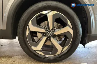 Nissan Qashqai N-Connecta Automatic Petrol SUV - Stock Number (1673788) - 47th supplementary image