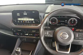 Nissan Qashqai Tekna Manual Petrol SUV - Stock Number (1674248) - 1st supplementary image