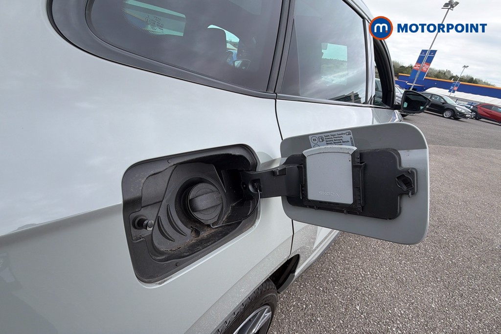 Skoda Karoq Sportline Edition Manual Petrol SUV - Stock Number (1676841) - 41st supplementary image