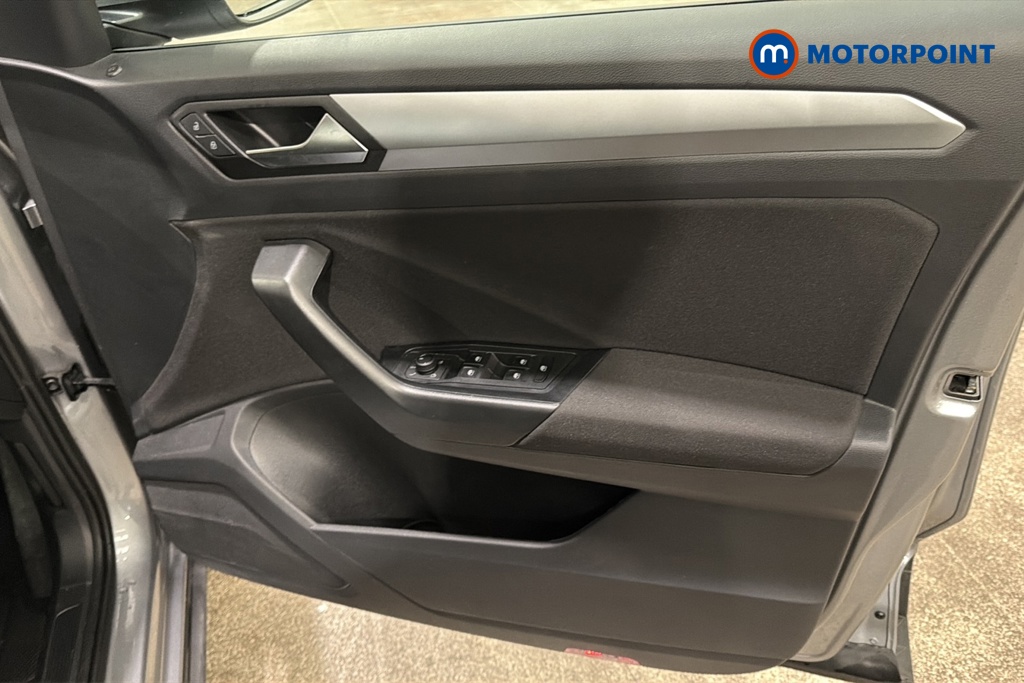 Volkswagen T-Roc Life Manual Petrol SUV - Stock Number (1677465) - 18th supplementary image