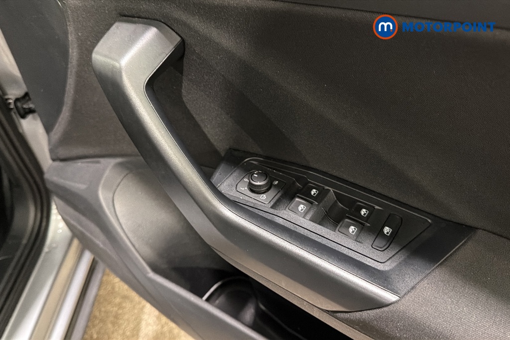 Volkswagen T-Roc Life Manual Petrol SUV - Stock Number (1677465) - 19th supplementary image