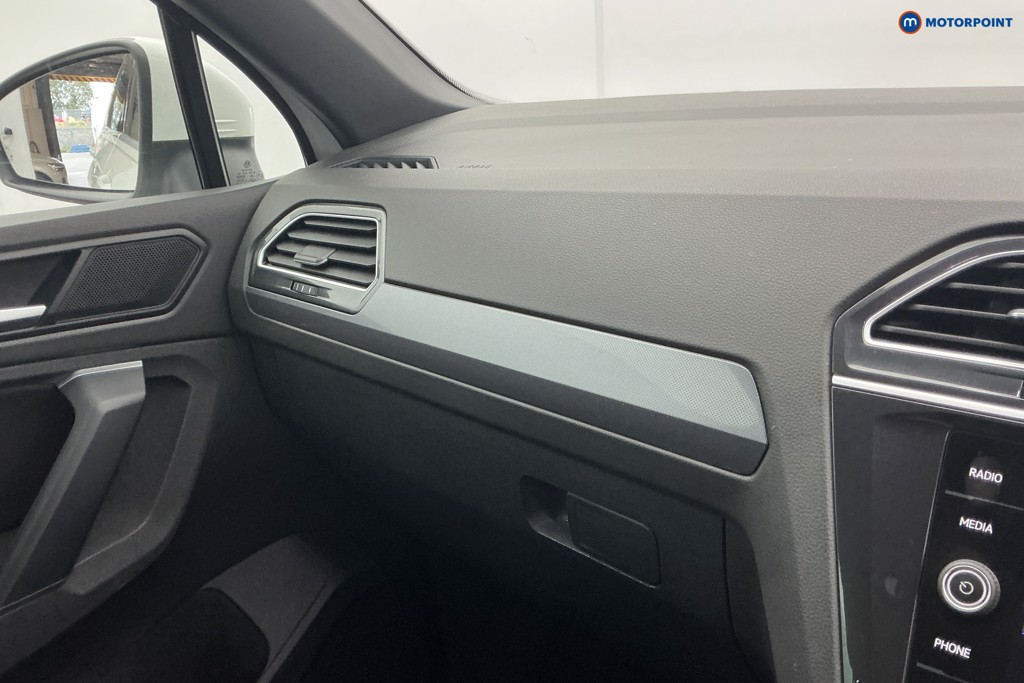 Volkswagen Tiguan R-Line Tech Manual Diesel SUV - Stock Number (1678091) - 21st supplementary image