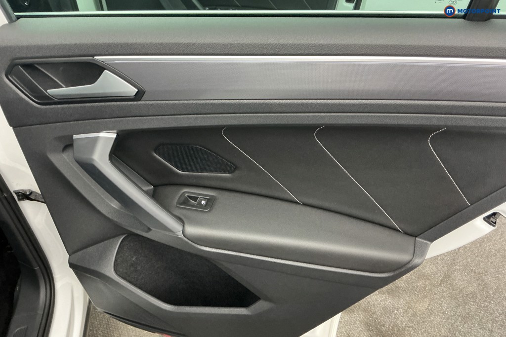 Volkswagen Tiguan R-Line Tech Manual Diesel SUV - Stock Number (1678091) - 30th supplementary image