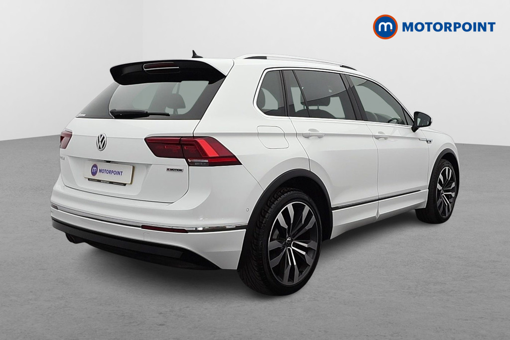 Volkswagen Tiguan R-Line Tech Manual Diesel SUV - Stock Number (1678091) - Drivers side rear corner