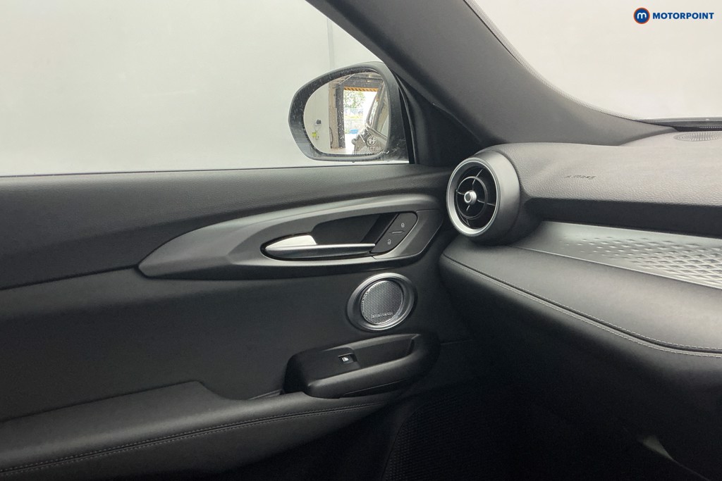 Alfa Romeo Tonale Veloce Automatic Petrol SUV - Stock Number (1628692) - 19th supplementary image