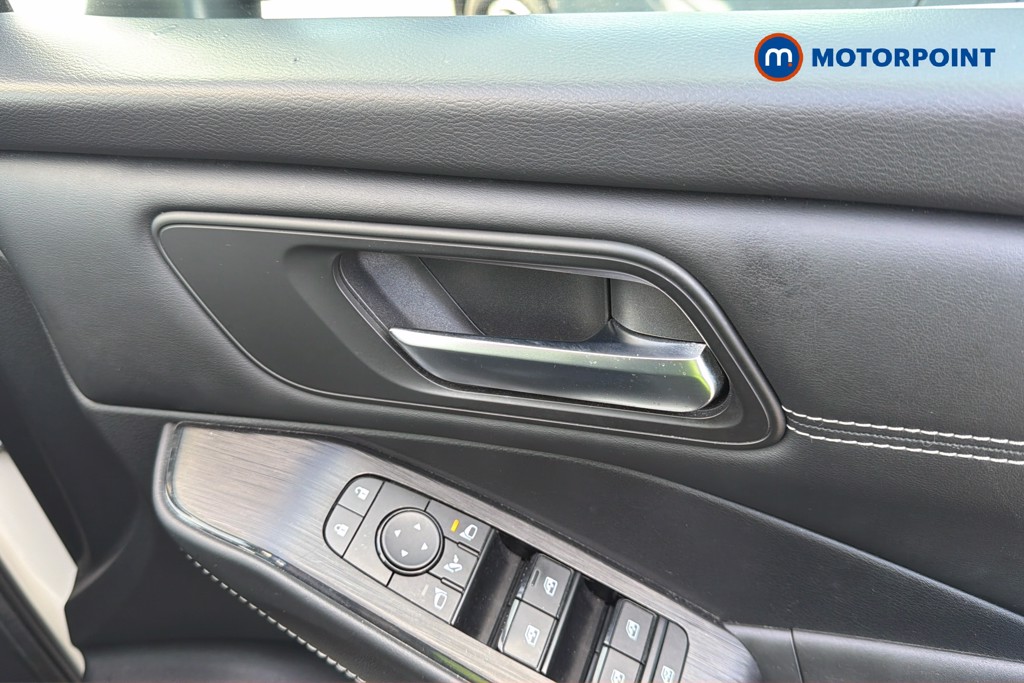 Nissan Qashqai N-Connecta Manual Petrol SUV - Stock Number (1667098) - 2nd supplementary image