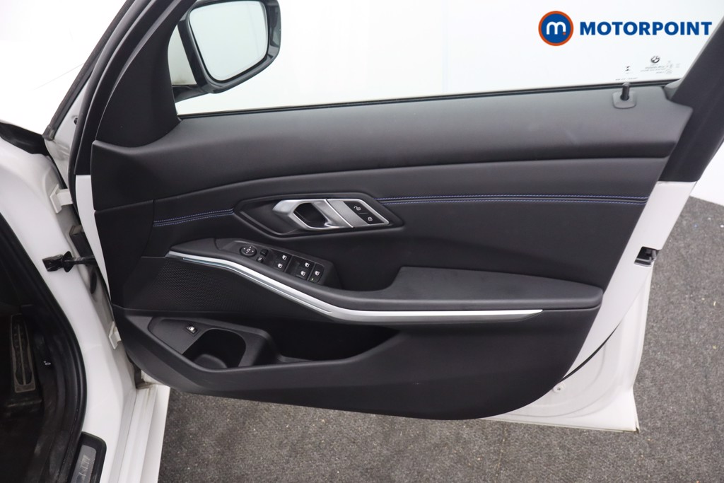 BMW 3 Series M Sport Automatic Petrol Plug-In Hybrid Saloon - Stock Number (1675797) - 10th supplementary image