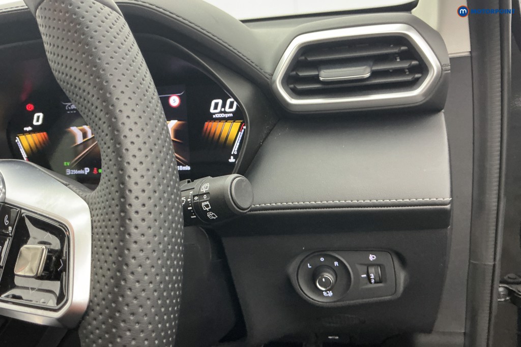 Mg Motor Uk ZS Trophy Automatic Petrol-Electric Hybrid SUV - Stock Number (1676776) - 23rd supplementary image