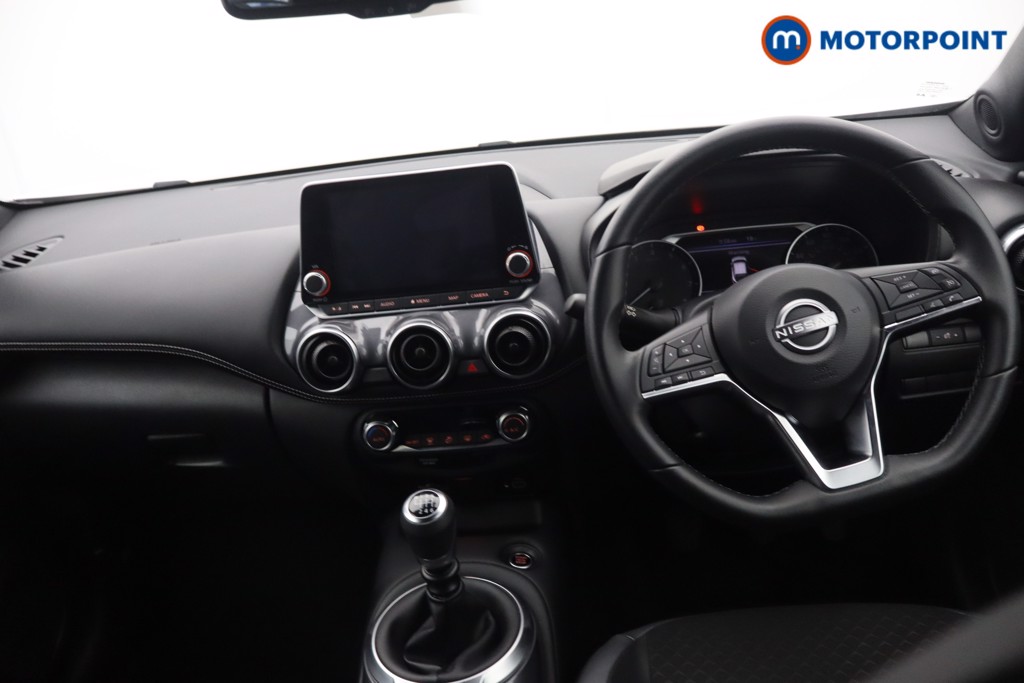 Nissan Juke N-Connecta Manual Petrol SUV - Stock Number (1677476) - 9th supplementary image