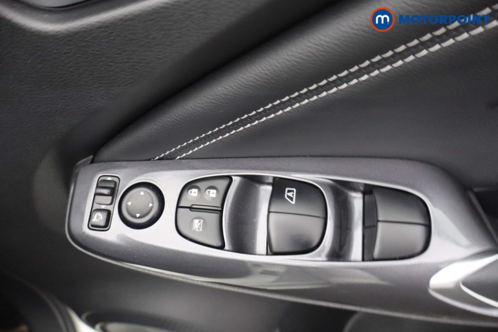 Nissan Juke N-Connecta Manual Petrol SUV - Stock Number (1677476) - 11th supplementary image