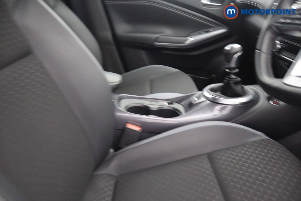 Nissan Juke N-Connecta Manual Petrol SUV - Stock Number (1677476) - 12th supplementary image