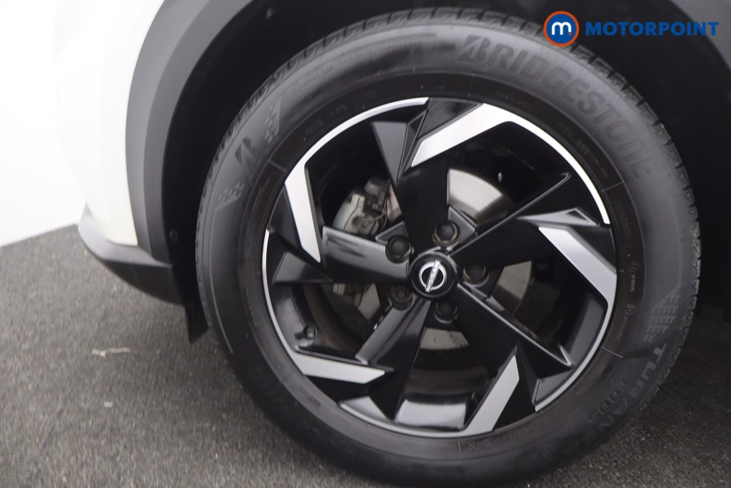 Nissan Juke N-Connecta Manual Petrol SUV - Stock Number (1677476) - 26th supplementary image