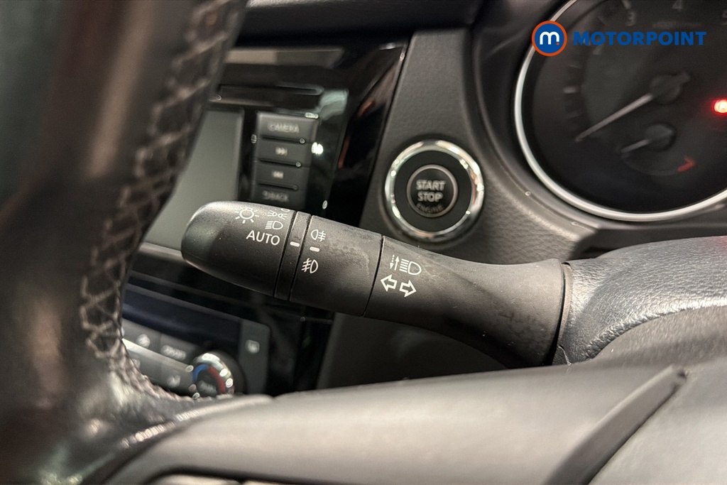 Nissan Qashqai N-Motion Manual Petrol SUV - Stock Number (1677414) - 5th supplementary image
