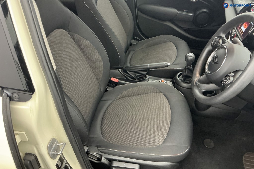 Mini Hatchback Cooper Classic Manual Petrol Hatchback - Stock Number (1666622) - 5th supplementary image