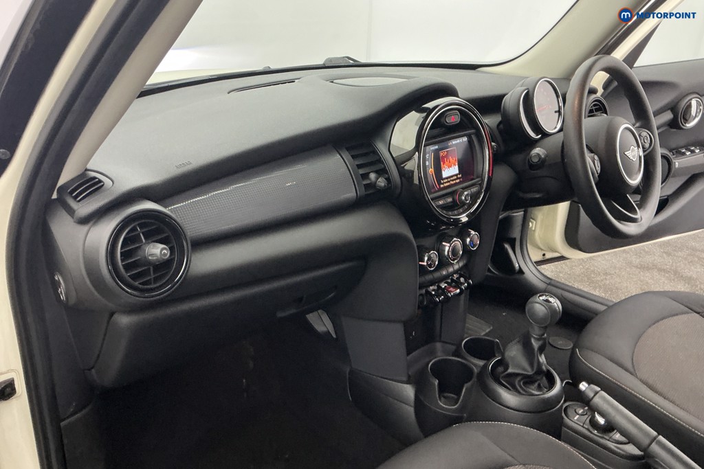 Mini Hatchback Cooper Classic Manual Petrol Hatchback - Stock Number (1666622) - 9th supplementary image