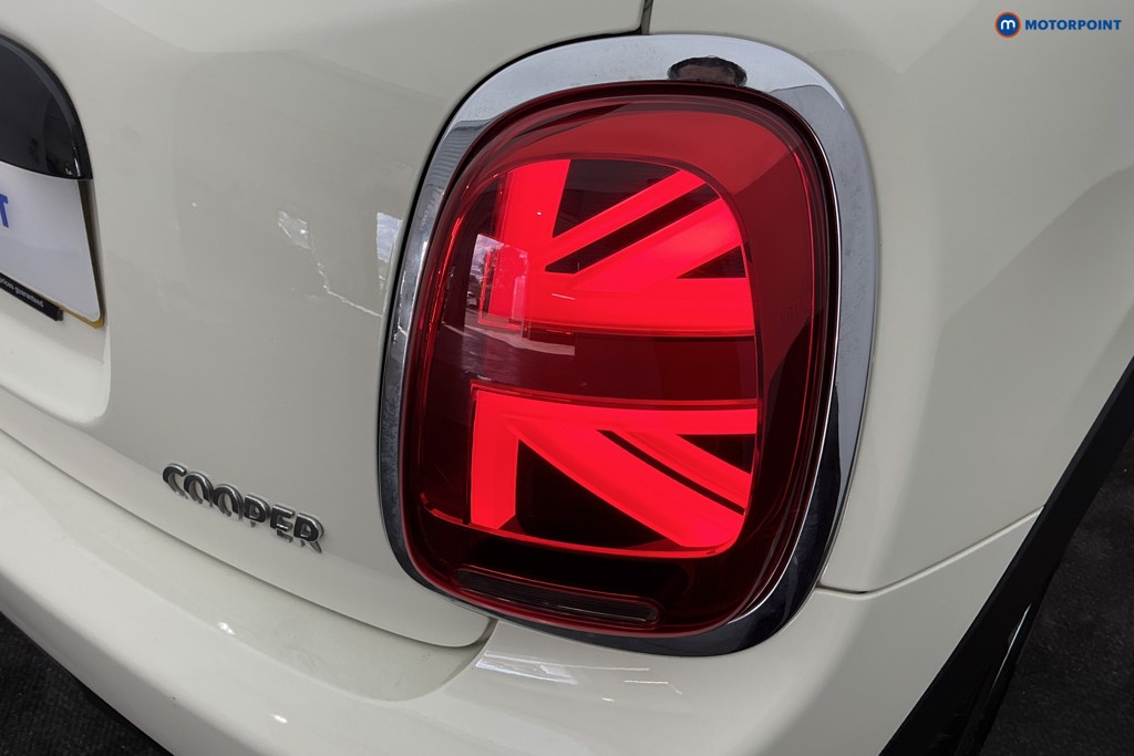 Mini Hatchback Cooper Classic Manual Petrol Hatchback - Stock Number (1666622) - 31st supplementary image