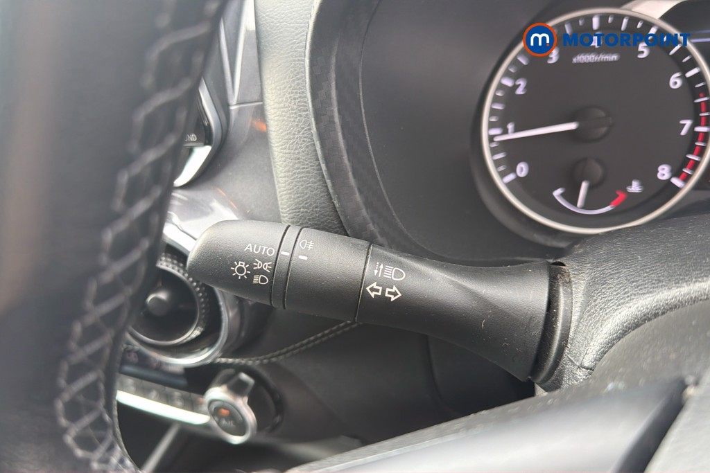 Nissan Juke N-Connecta Manual Petrol SUV - Stock Number (1673495) - 9th supplementary image