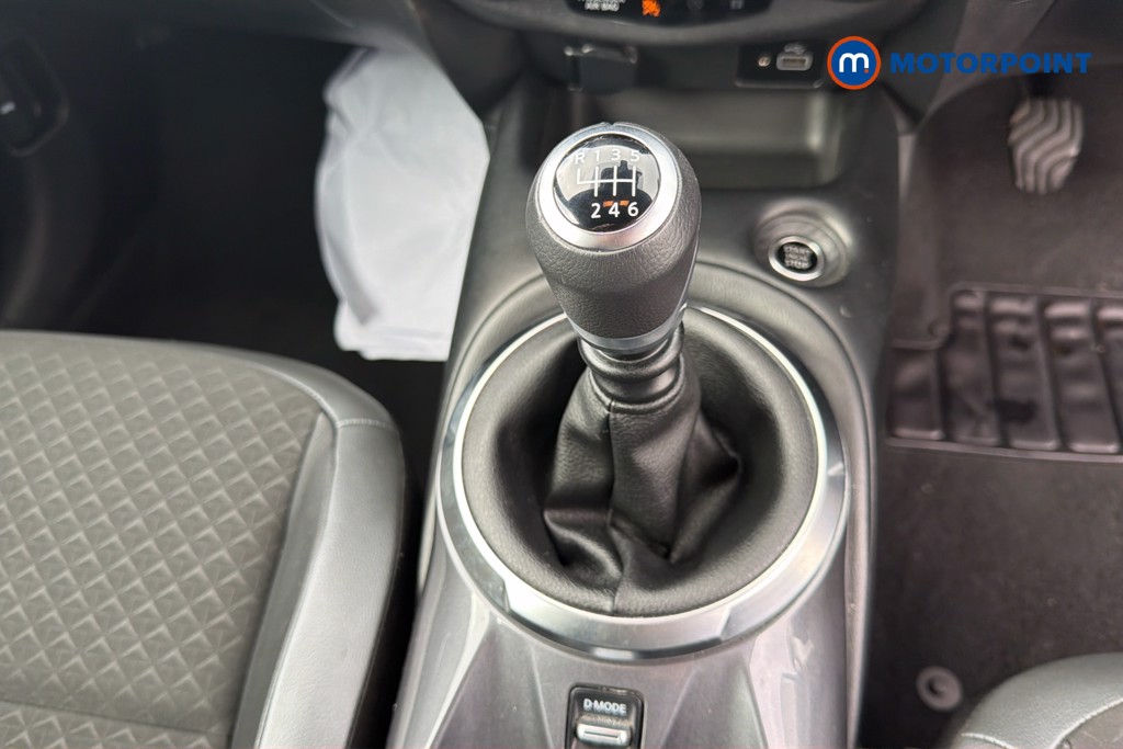 Nissan Juke N-Connecta Manual Petrol SUV - Stock Number (1673495) - 14th supplementary image