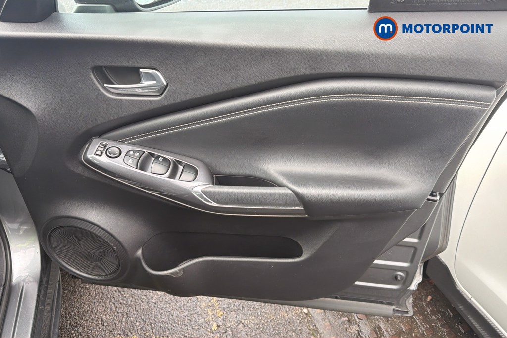 Nissan Juke N-Connecta Manual Petrol SUV - Stock Number (1673495) - 1st supplementary image