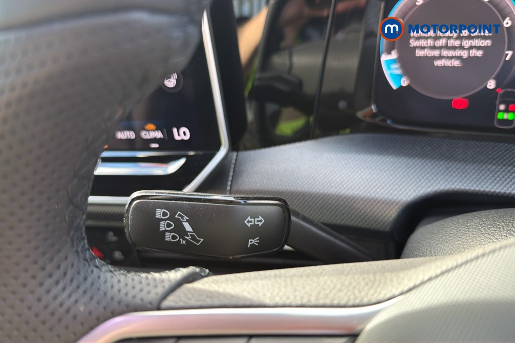 Volkswagen Golf Black Edition Manual Petrol Hatchback - Stock Number (1673582) - 9th supplementary image