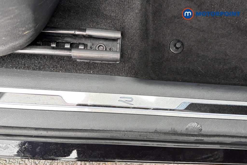 Volkswagen Tiguan R-Line Automatic Petrol SUV - Stock Number (1673948) - 4th supplementary image
