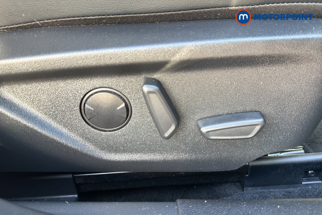 Ford Focus St-Line X Manual Petrol Hatchback - Stock Number (1674832) - 23rd supplementary image