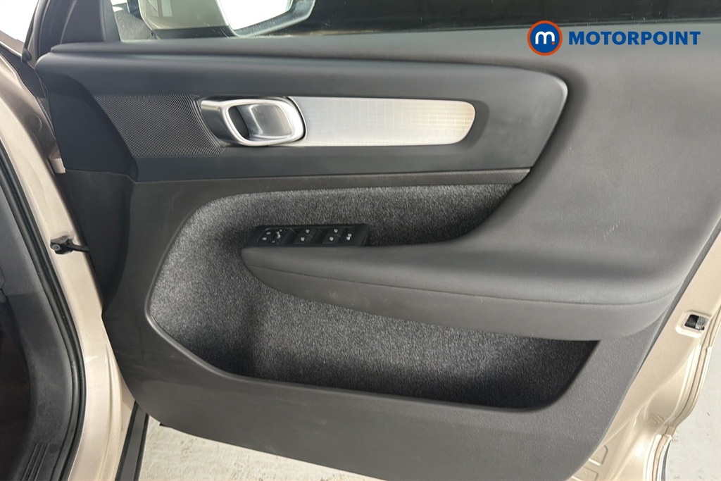 Volvo Xc40 Core Automatic Petrol SUV - Stock Number (1676851) - 18th supplementary image