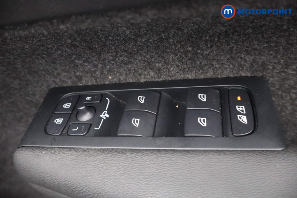 Volvo Xc40 Plus Black Edition Automatic Petrol SUV - Stock Number (1678273) - 11th supplementary image