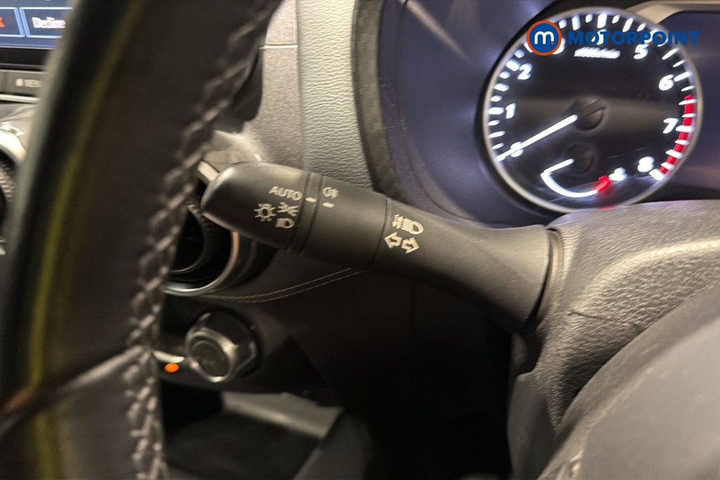 Nissan Juke N-Connecta Automatic Petrol SUV - Stock Number (1678345) - 5th supplementary image