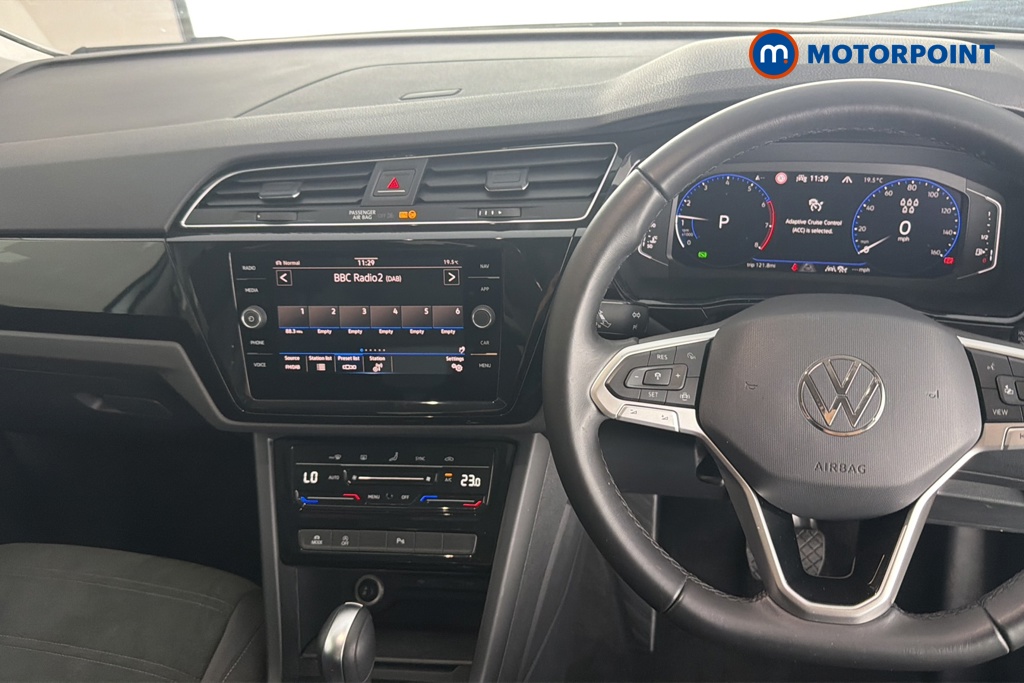 Volkswagen Touran SEL Automatic Petrol People Carrier - Stock Number (1678706) - 1st supplementary image