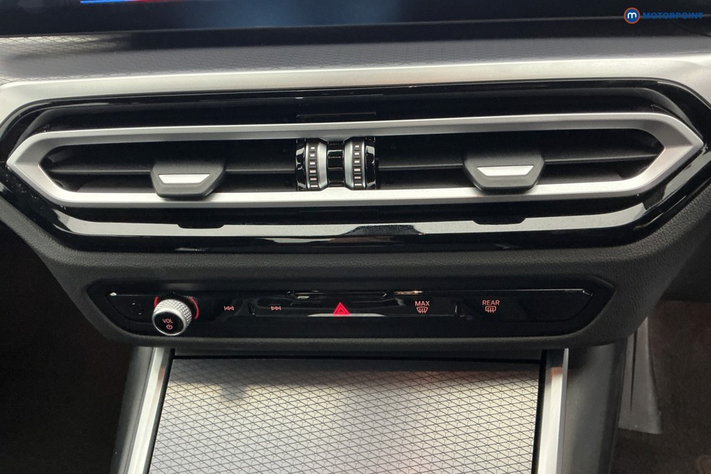 BMW 3 Series M Sport Automatic Petrol Plug-In Hybrid Saloon - Stock Number (1678780) - 17th supplementary image