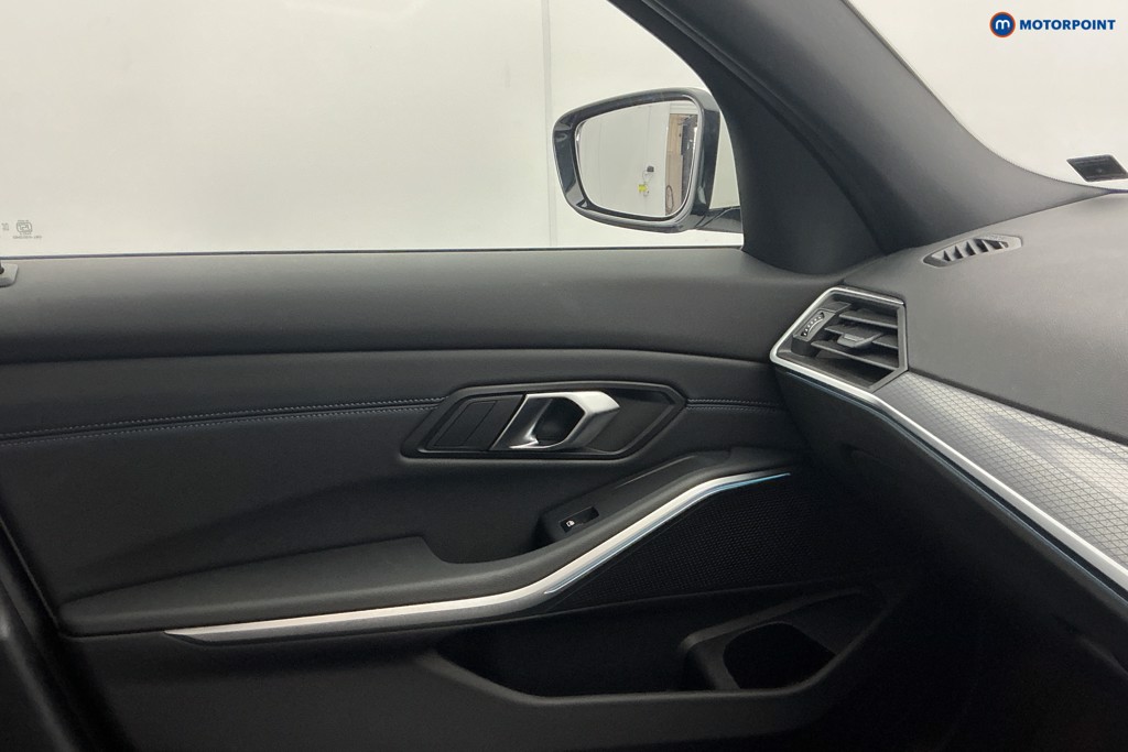 BMW 3 Series M Sport Automatic Petrol Plug-In Hybrid Saloon - Stock Number (1678780) - 19th supplementary image