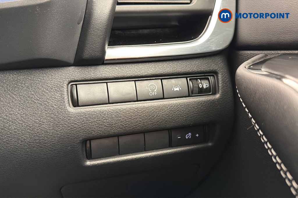Nissan Qashqai N-Connecta Automatic Petrol SUV - Stock Number (1679115) - 11th supplementary image