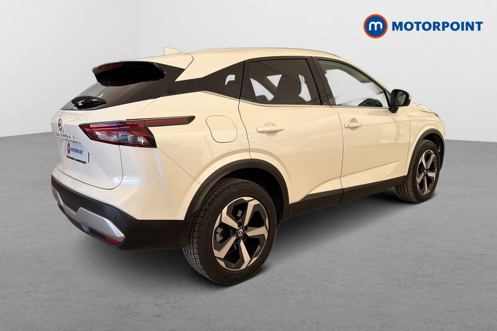 Nissan Qashqai N-Connecta Automatic Petrol SUV - Stock Number (1679115) - Passenger side rear corner