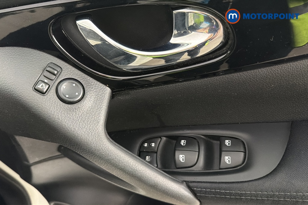 Nissan Qashqai Acenta Premium Automatic Petrol SUV - Stock Number (1664958) - 19th supplementary image