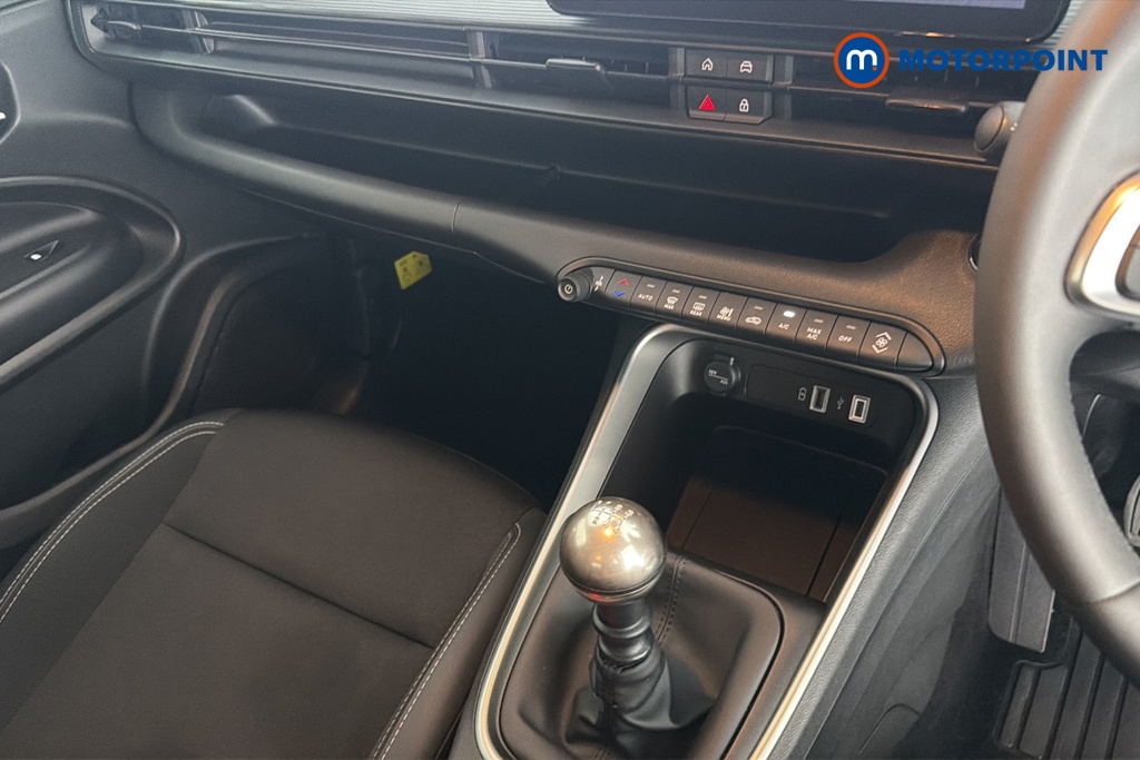 Jeep Avenger Altitude Manual Petrol SUV - Stock Number (1672035) - 15th supplementary image