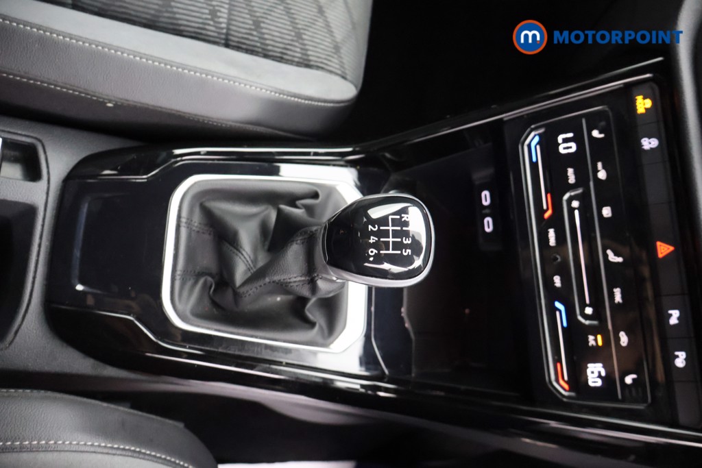 Volkswagen T-Roc R-Line Manual Petrol SUV - Stock Number (1674745) - 9th supplementary image