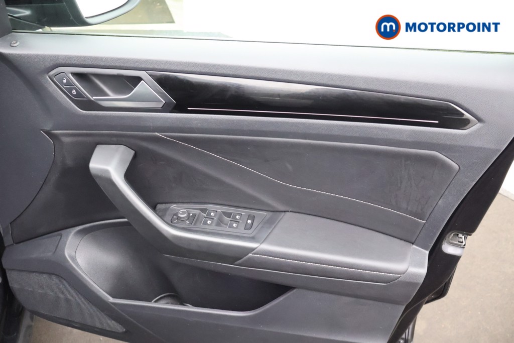 Volkswagen T-Roc R-Line Manual Petrol SUV - Stock Number (1674745) - 12th supplementary image