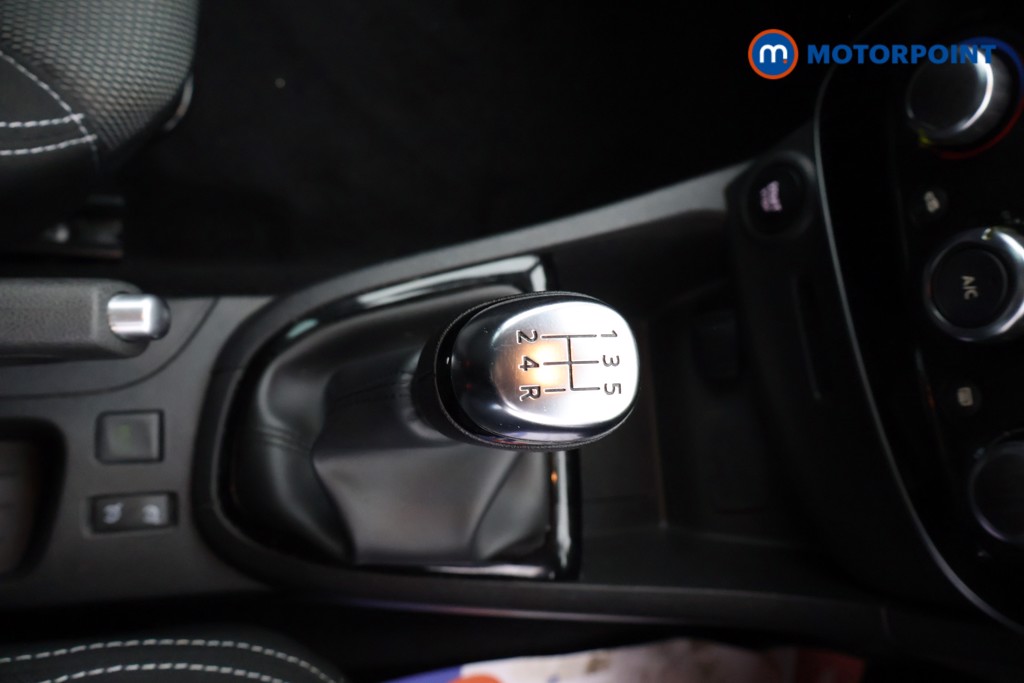 Renault Clio Iconic Manual Petrol Hatchback - Stock Number (1678151) - 9th supplementary image