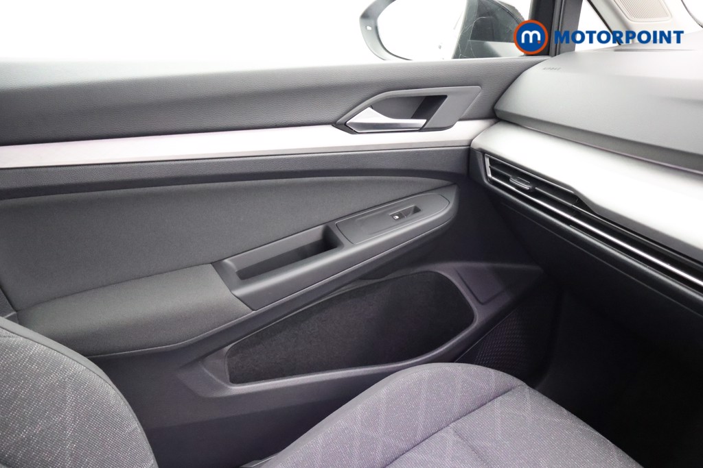 Volkswagen Golf Life Automatic Diesel Hatchback - Stock Number (1679657) - 11th supplementary image