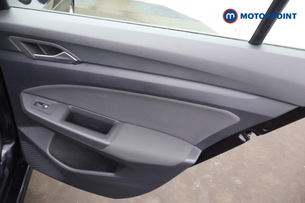 Volkswagen Golf Life Automatic Diesel Hatchback - Stock Number (1679657) - 20th supplementary image