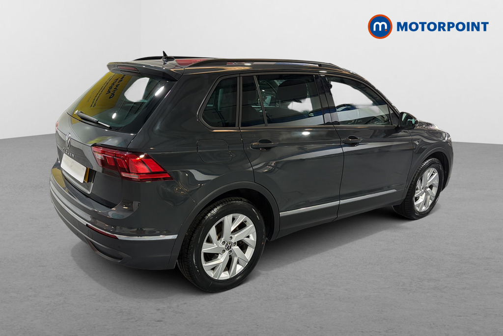 Volkswagen Tiguan Life Automatic Petrol SUV - Stock Number (1653036) - Passenger side rear corner